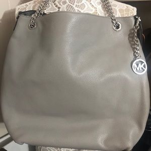 Michael Kors  Chain Shoulder Tote In Pearl Grey